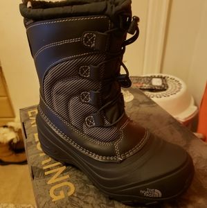 NorthFace AlpenGlow IV Kids Winter Boots!!